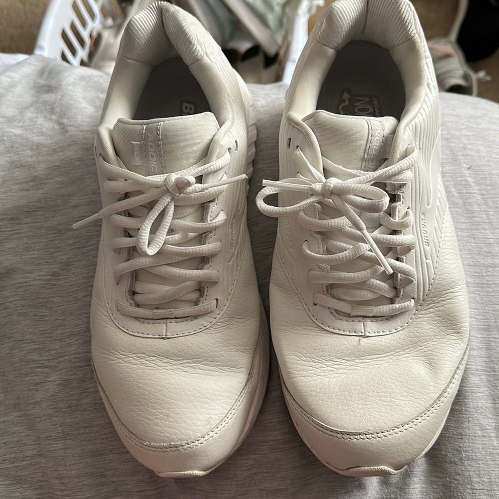 Brooks all white tennis shoe